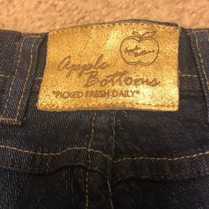 Apple Bottom Jeans *NWT* size 8/9